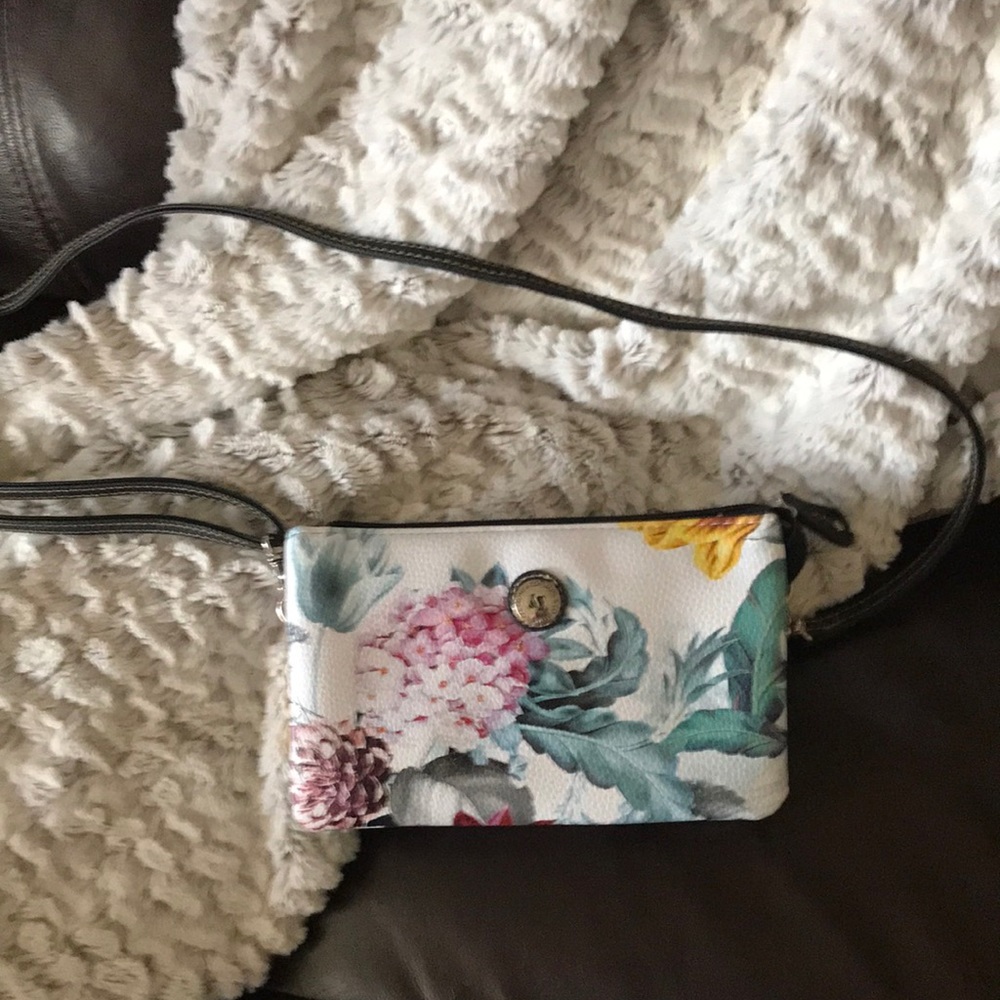 NWOT Floral crossbody